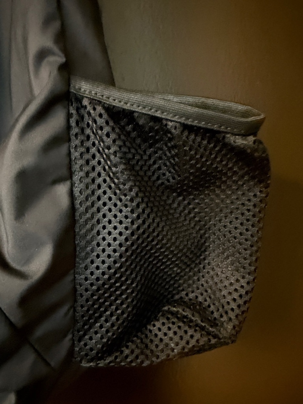 lululemon athletica Black Sling Tote with Mesh Pocket. This bag is reversible!! - Picture 4 of 10